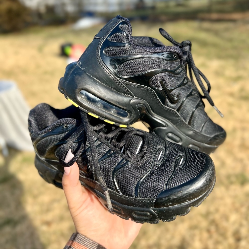 Black Nike Airmax Plus